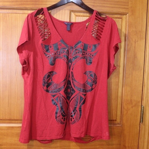 Dereon Red & Black Graphic Cut Out Sexy Edgy Distressed Top 1X - Picture 2 of 12